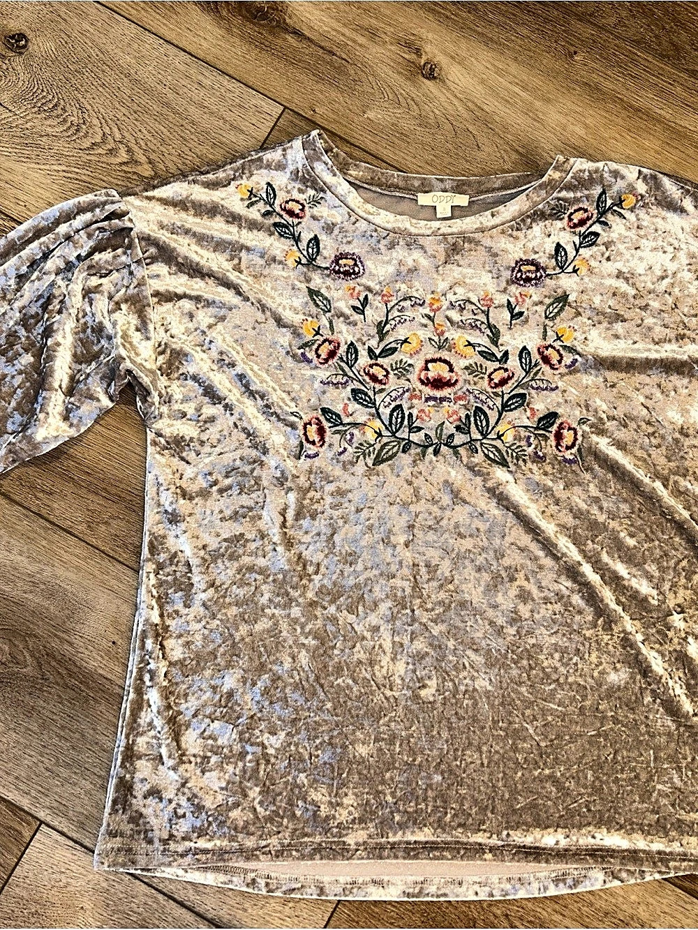 ODDI Crushed Velvet Floral Embroidered Top Gray & White Small